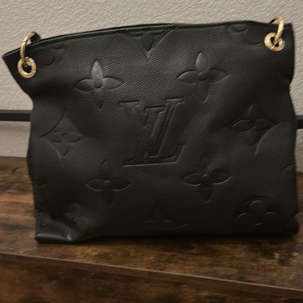 Reposhing due to seller deceived 😡